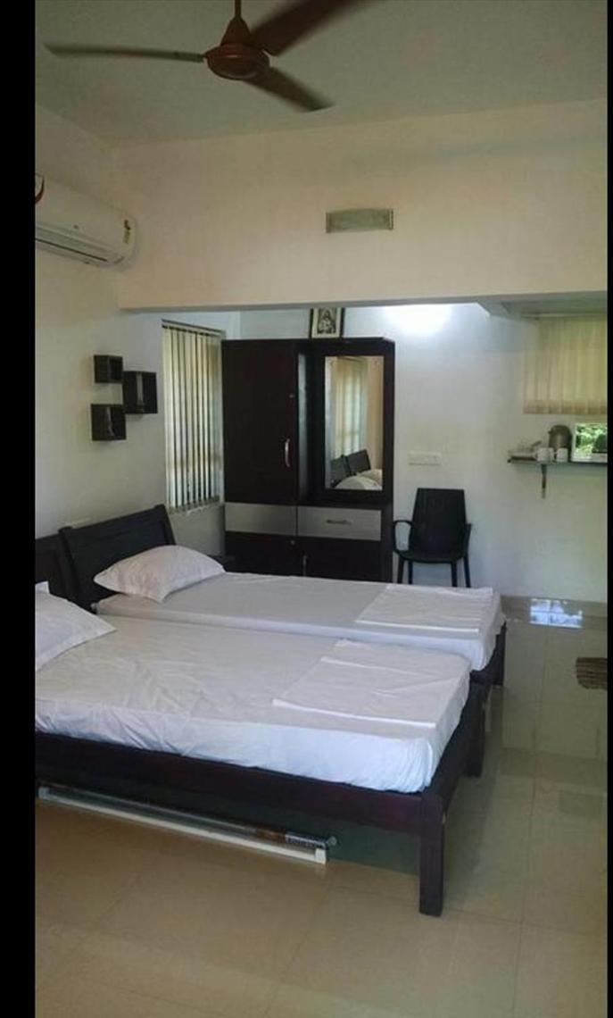 Abru'S Holidays International Travelers Alappuzha Exterior foto